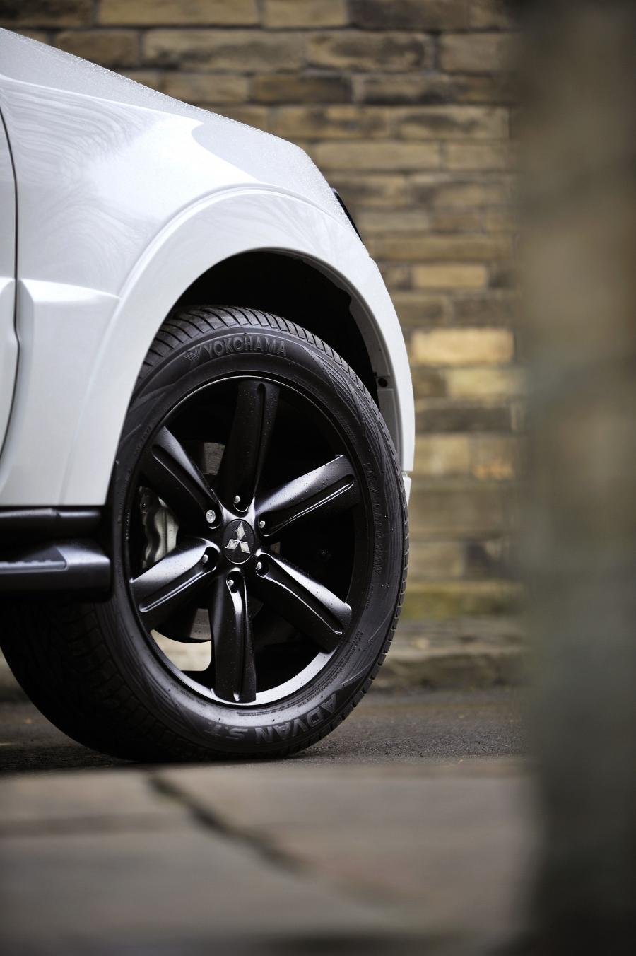 Mitsubishi Shogun Black 2012 года  (UK) (фото 38 из 85)